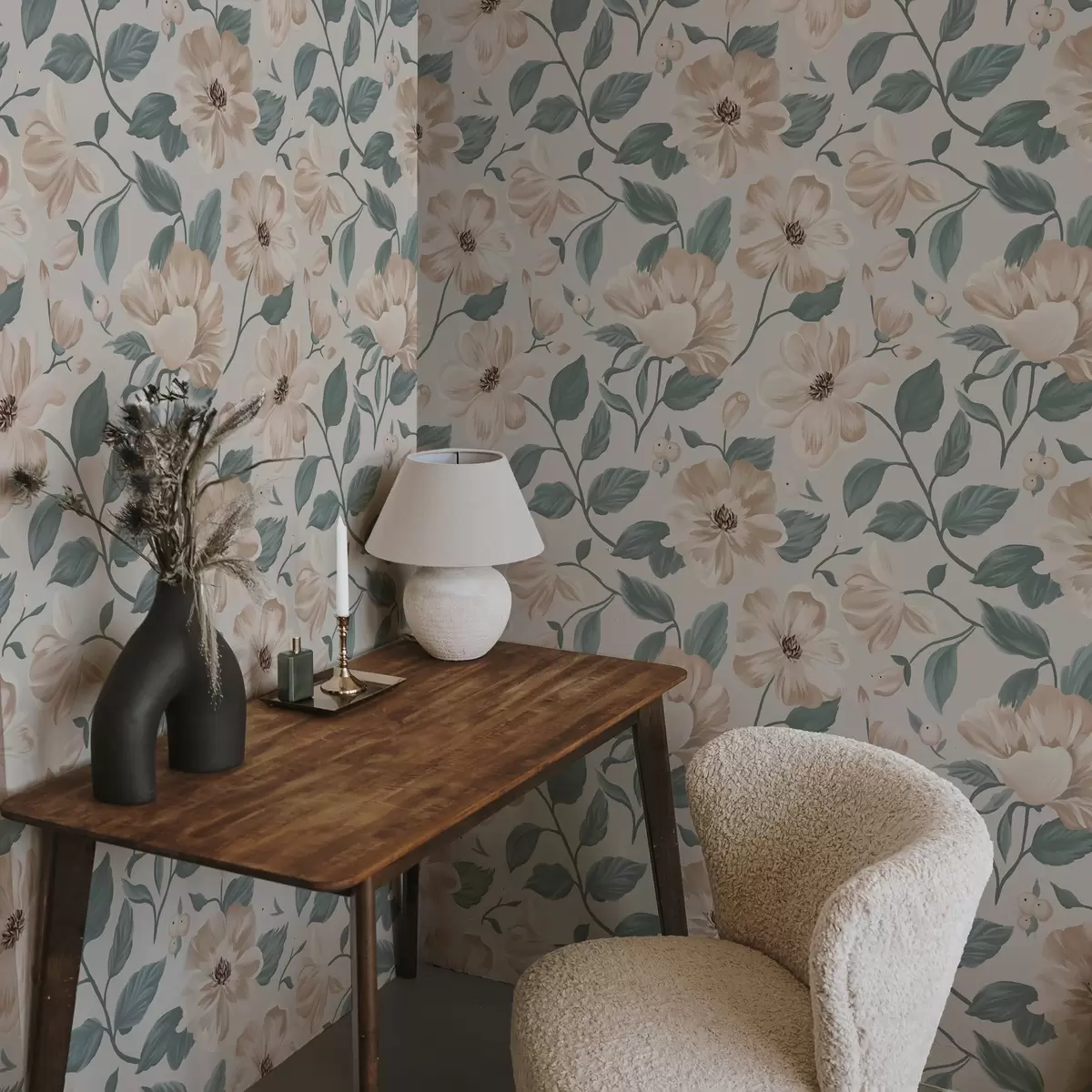 Wallpaper Delicate flower arrangement in pastel colors a00043