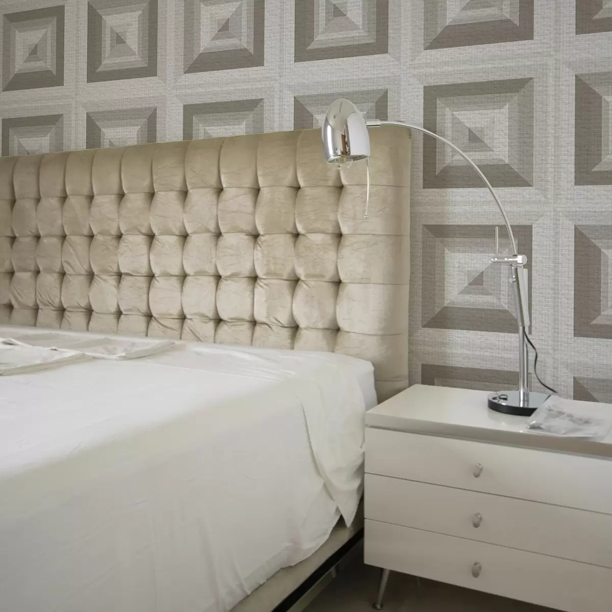 Wallpaper Geometric three-dimensional pattern in gray and beige a00187