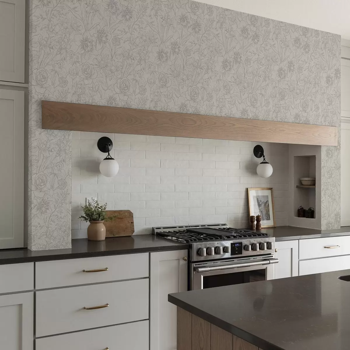 Wallpaper Contour flowers on a cream background, delicate floral pattern a00218