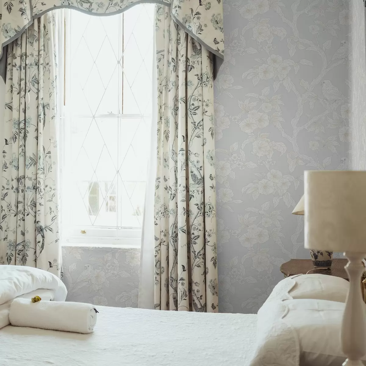 Wallpaper Light pattern of birds on branches, pastel palette, classic a00230