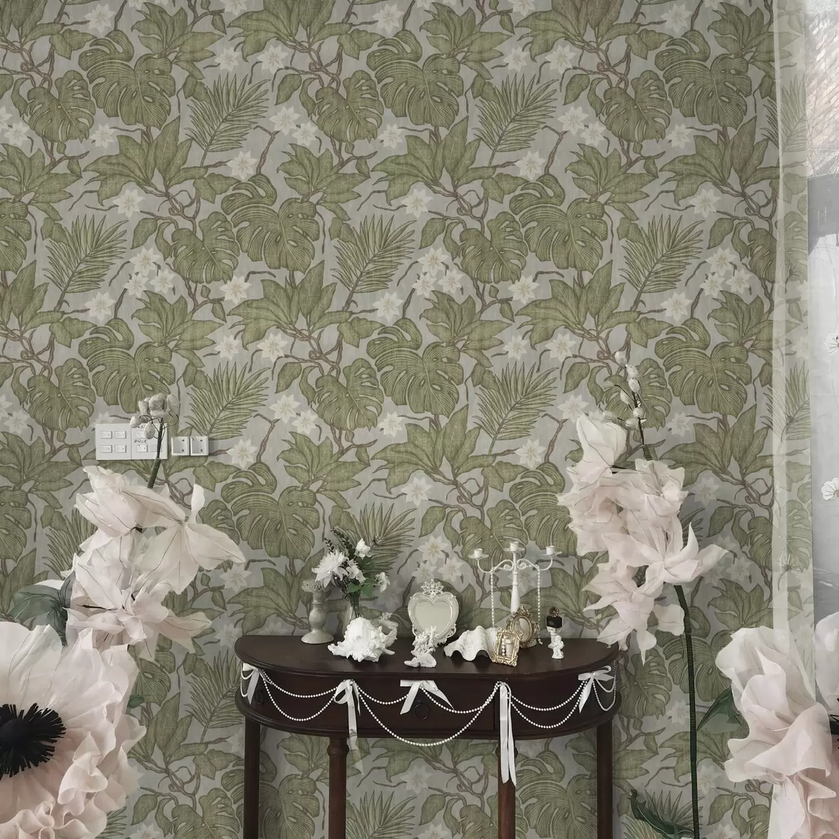 Wallpaper Tropical monstera leaves and flowers on a gray background a00249