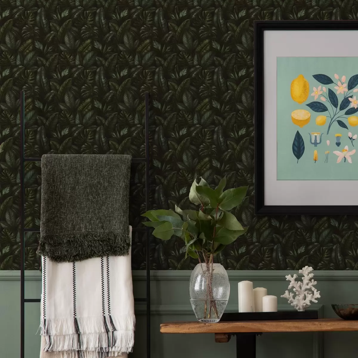 Wallpaper Dark jungle leaves with deep green tones a00251
