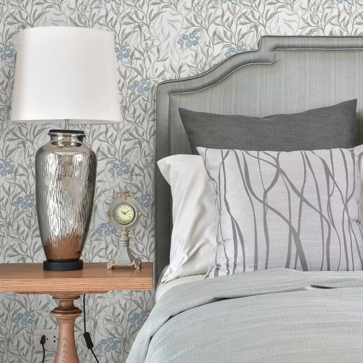 Wallpaper Light botanical print with blue flowers a00268