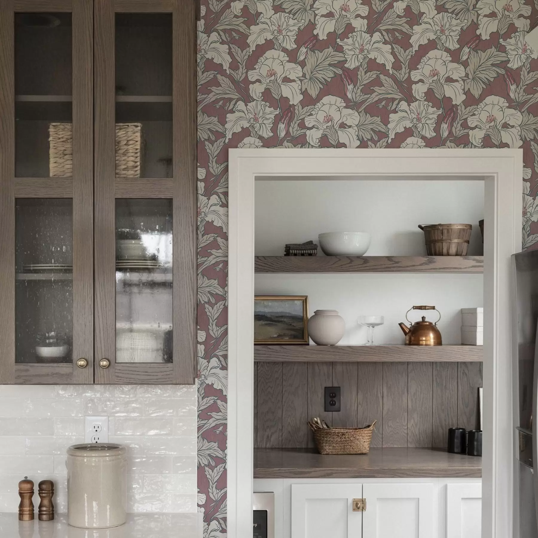 wall murals White hibiscus on pink background with red buds a00272