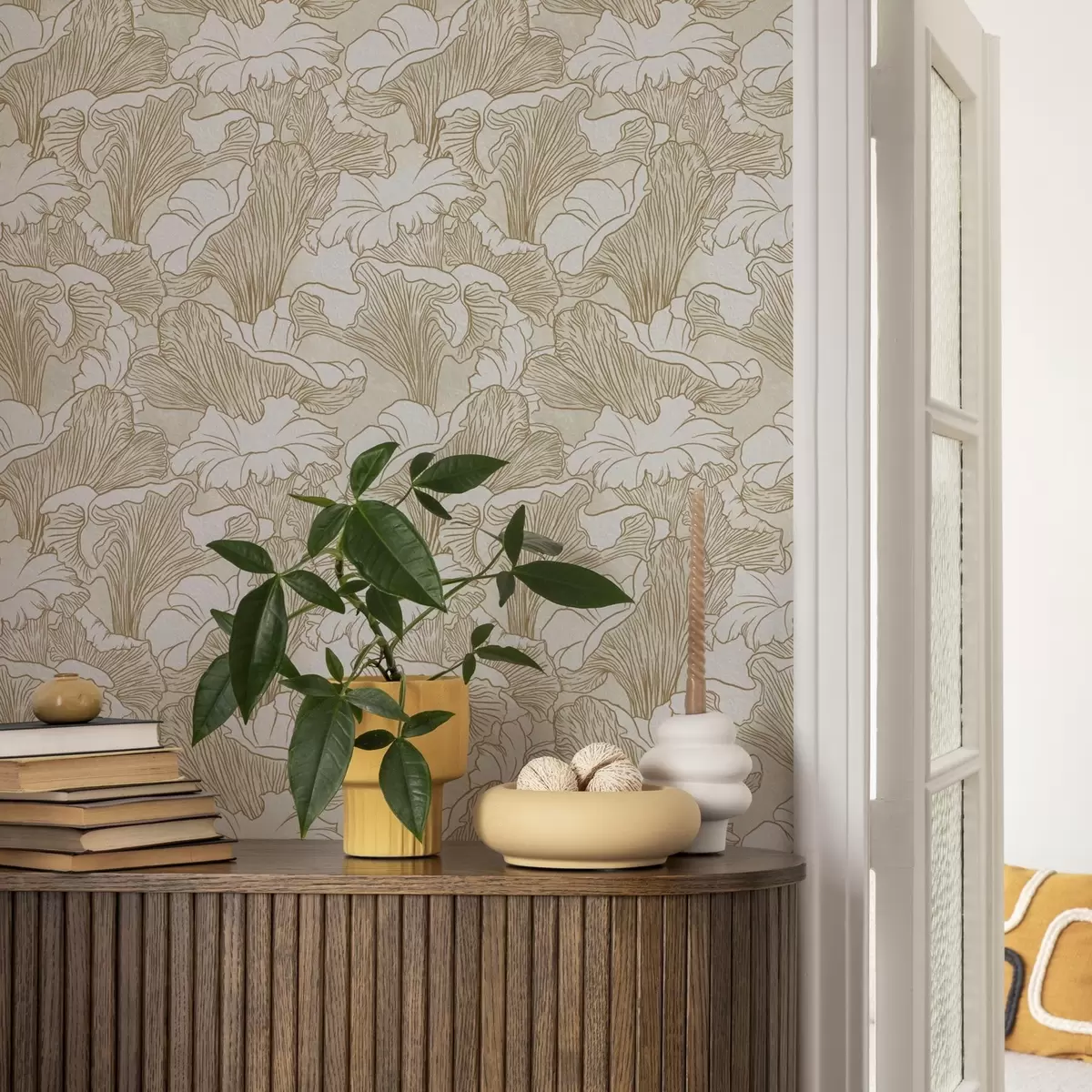 Wallpaper Chanterelle mushrooms, line drawing on cream background a00275