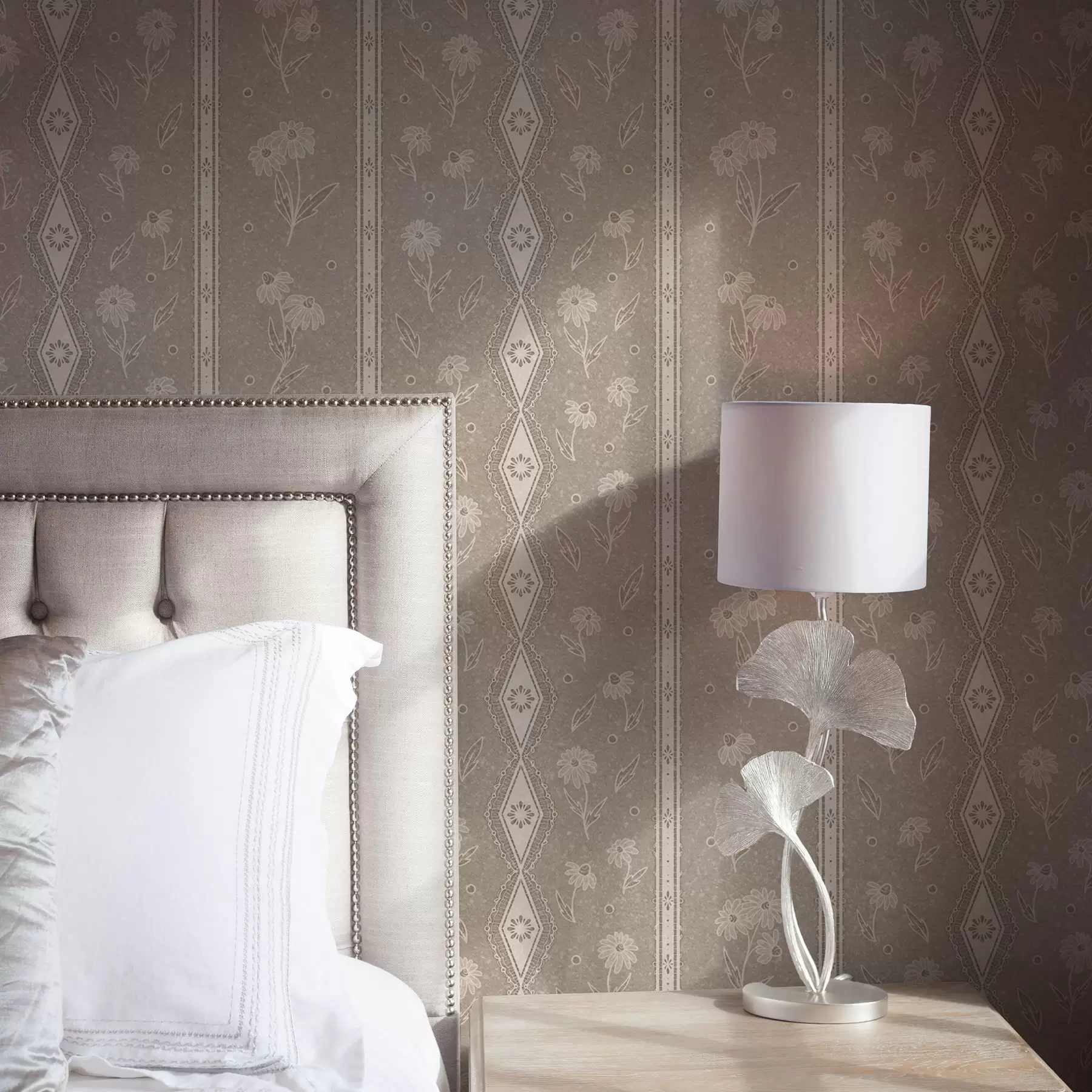 wall murals Stripes with daisies and lace on a gray-beige background a00295