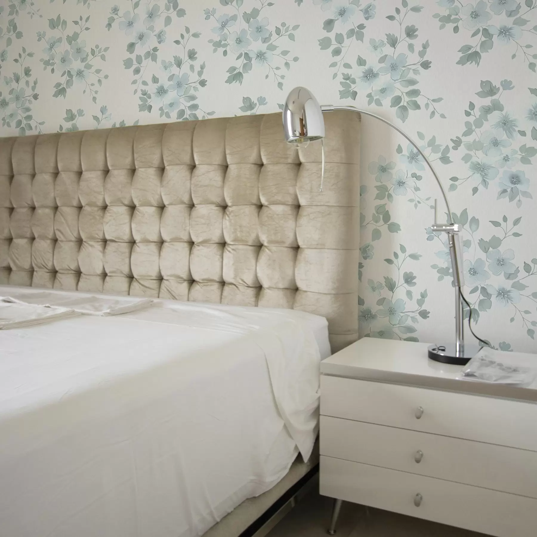 wall murals Pale blue flowers on a white background, watercolor style a00364