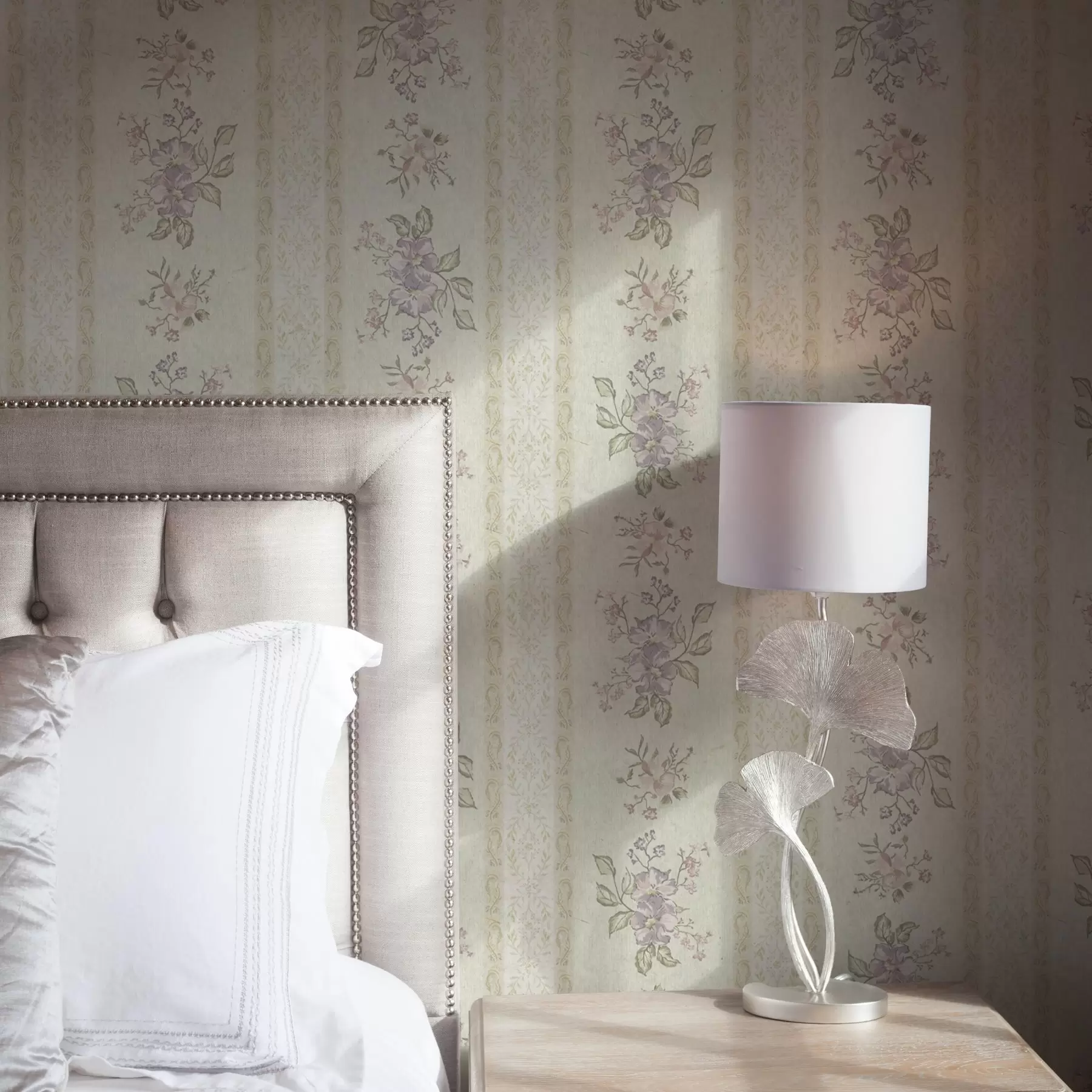 wall murals Vintage flowers on a striped background with ornament a00440