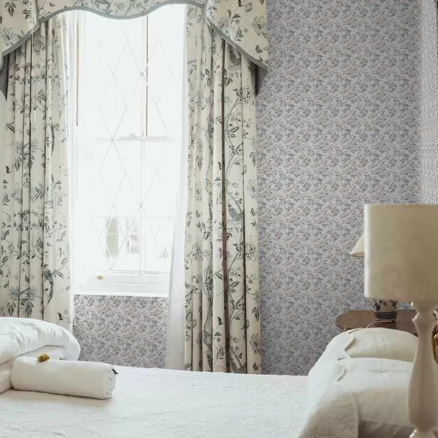 wall murals Small floral ornament in blue and coral tones a00347