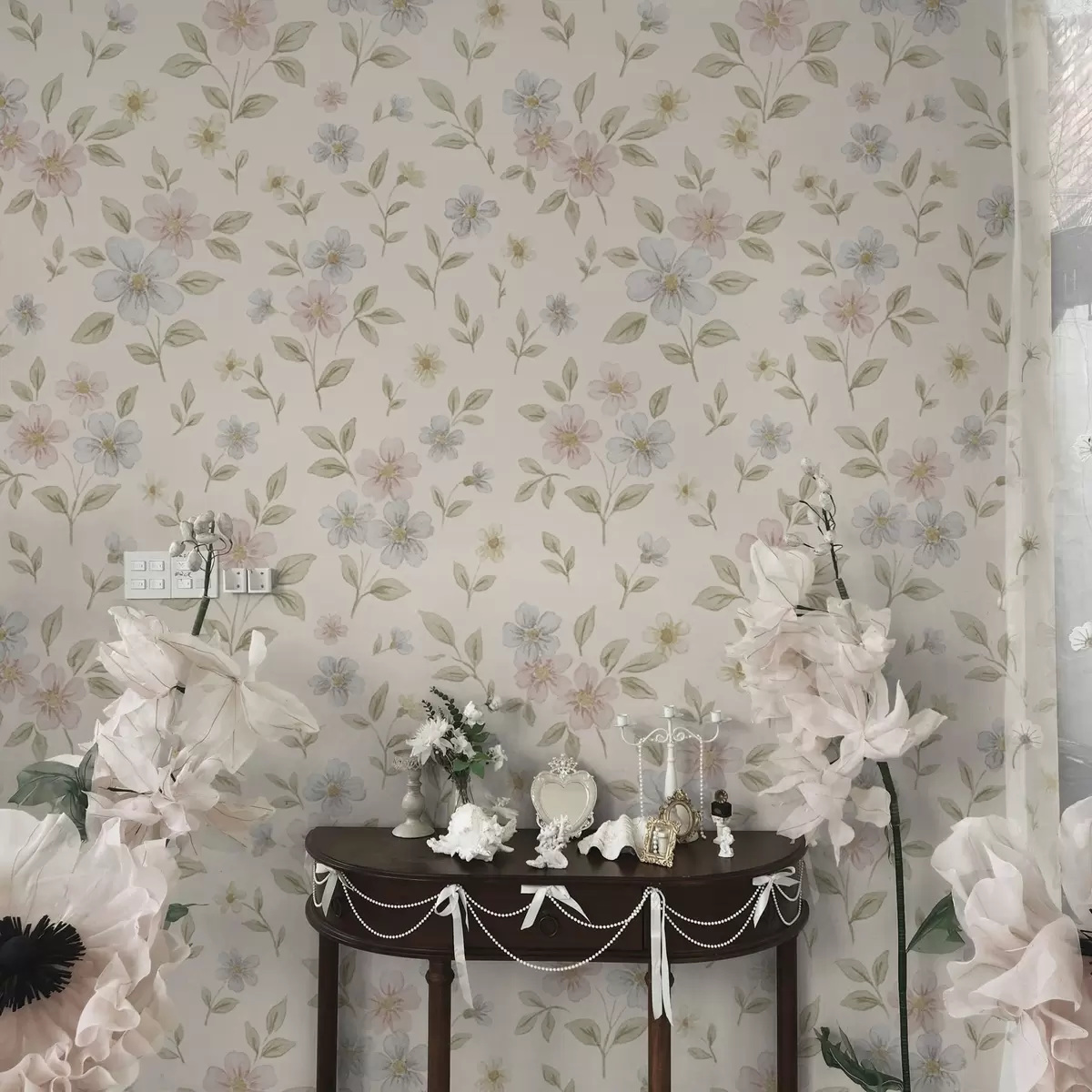 Wallpaper Pastel meadow flowers on a cream background a00596