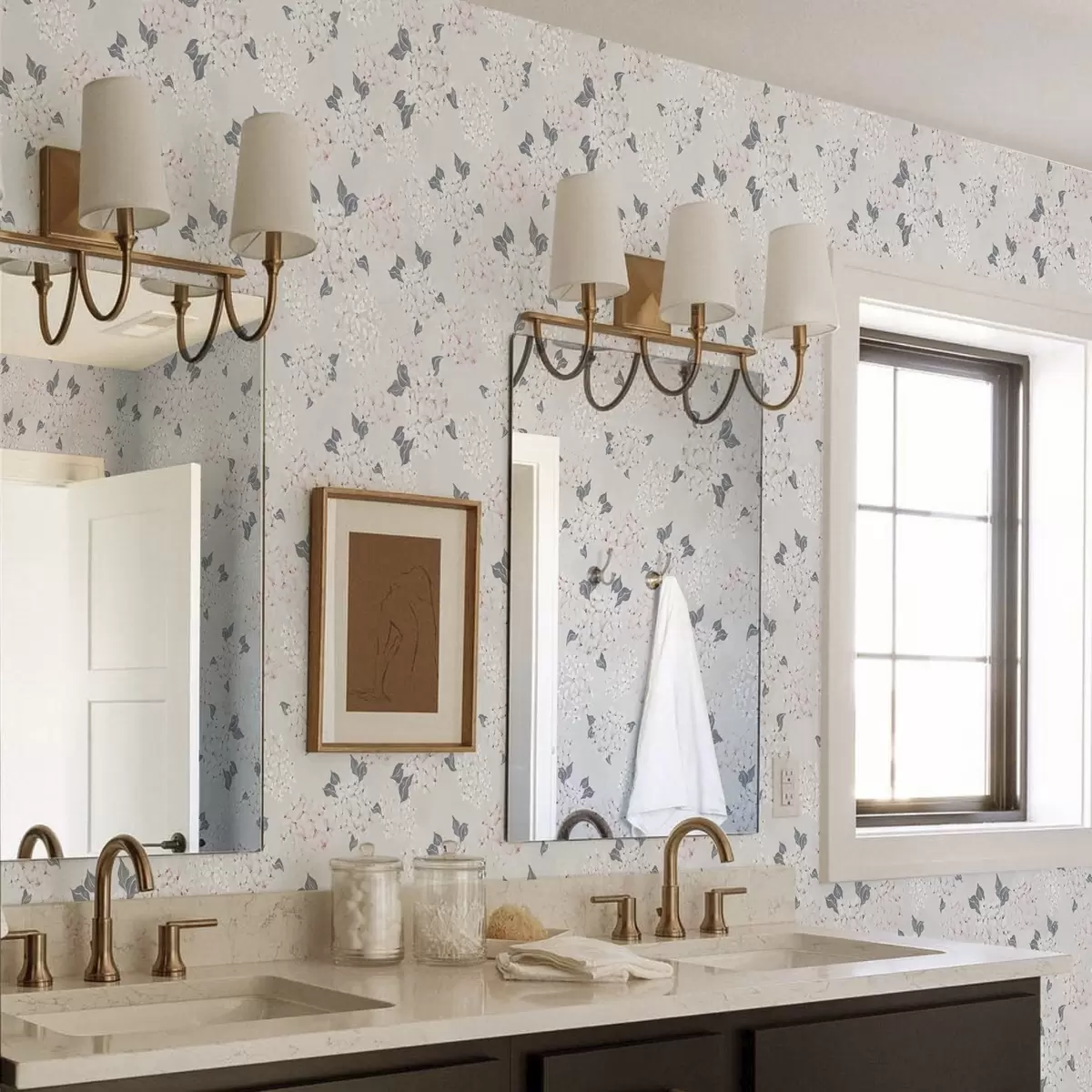 Wallpaper Airy blossoms on a light background, soft pink-gray tones a00600