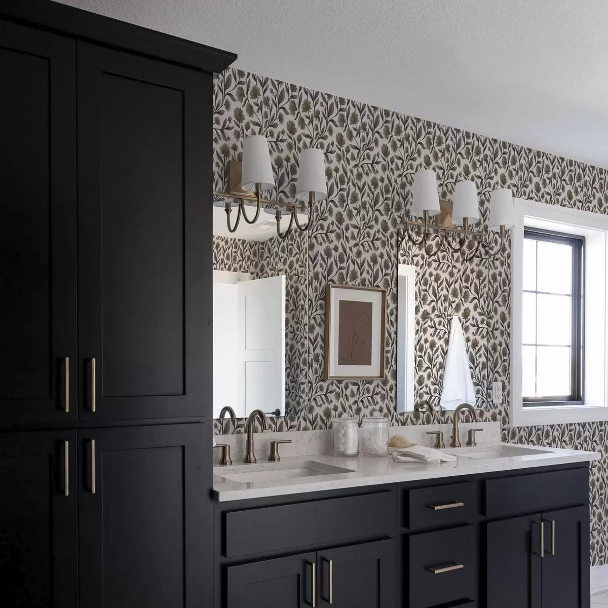 Wallpaper Wildflowers in gray-olive tones on a cream background a00623v1