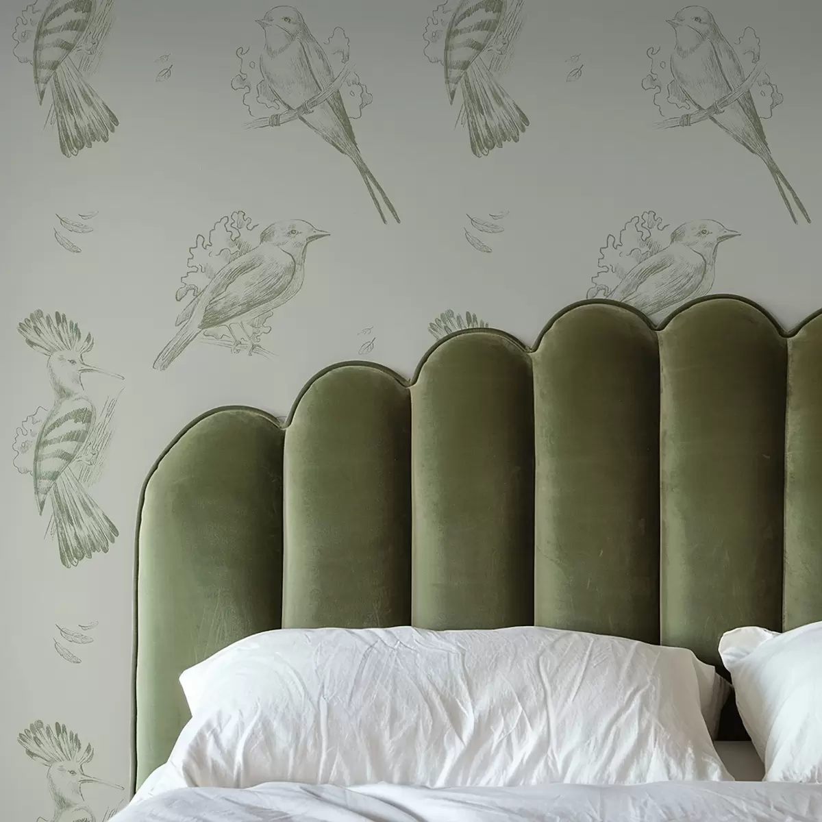 Wallpaper Bird toile: sketch birds on gray-green background a00656v1