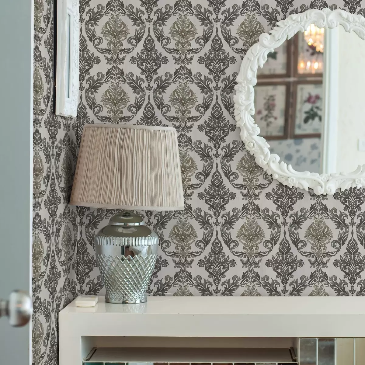 Wallpaper Damask on light ground, olive-bronze accents a00828v6