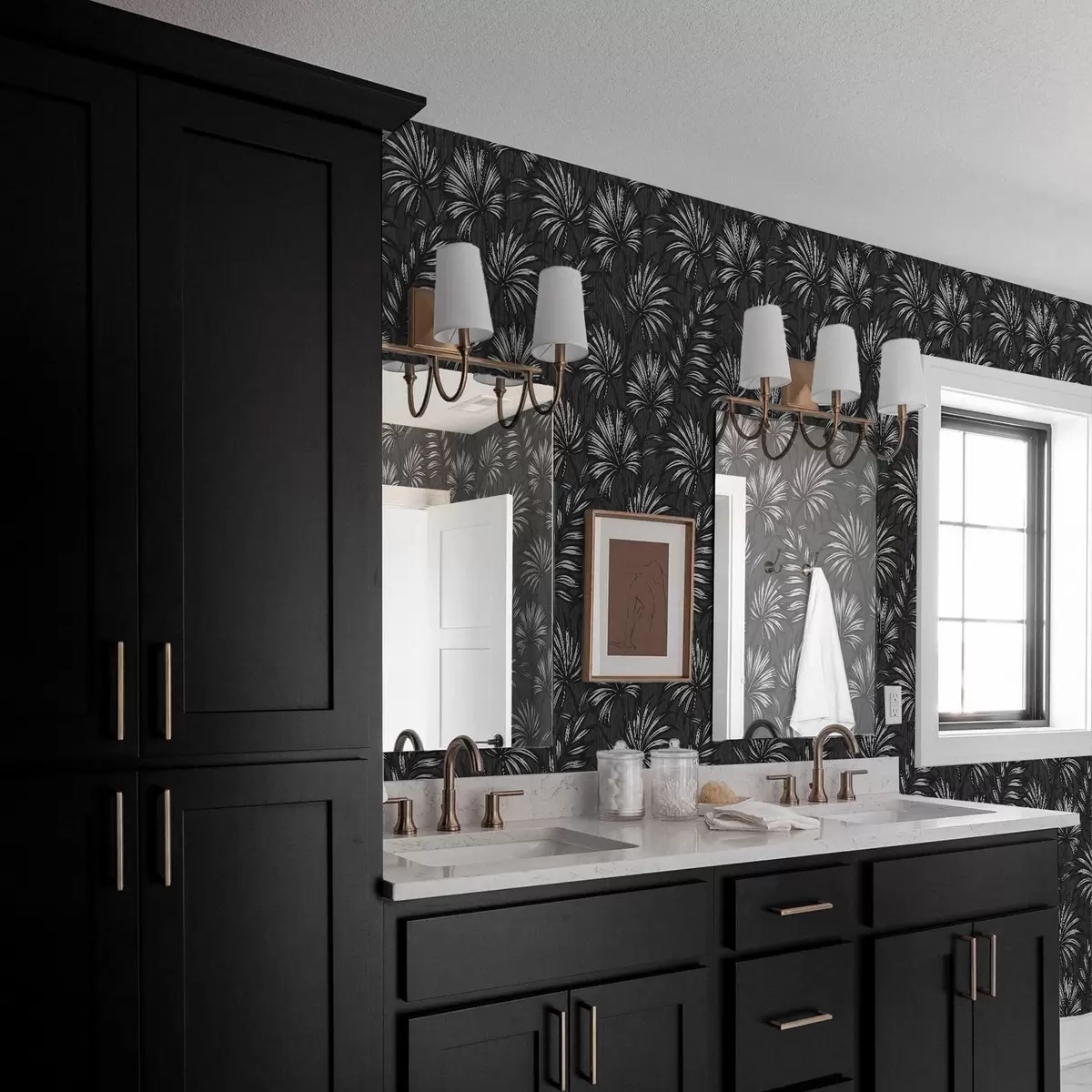 Wallpaper Black and white palm leaves on a dark background a00891